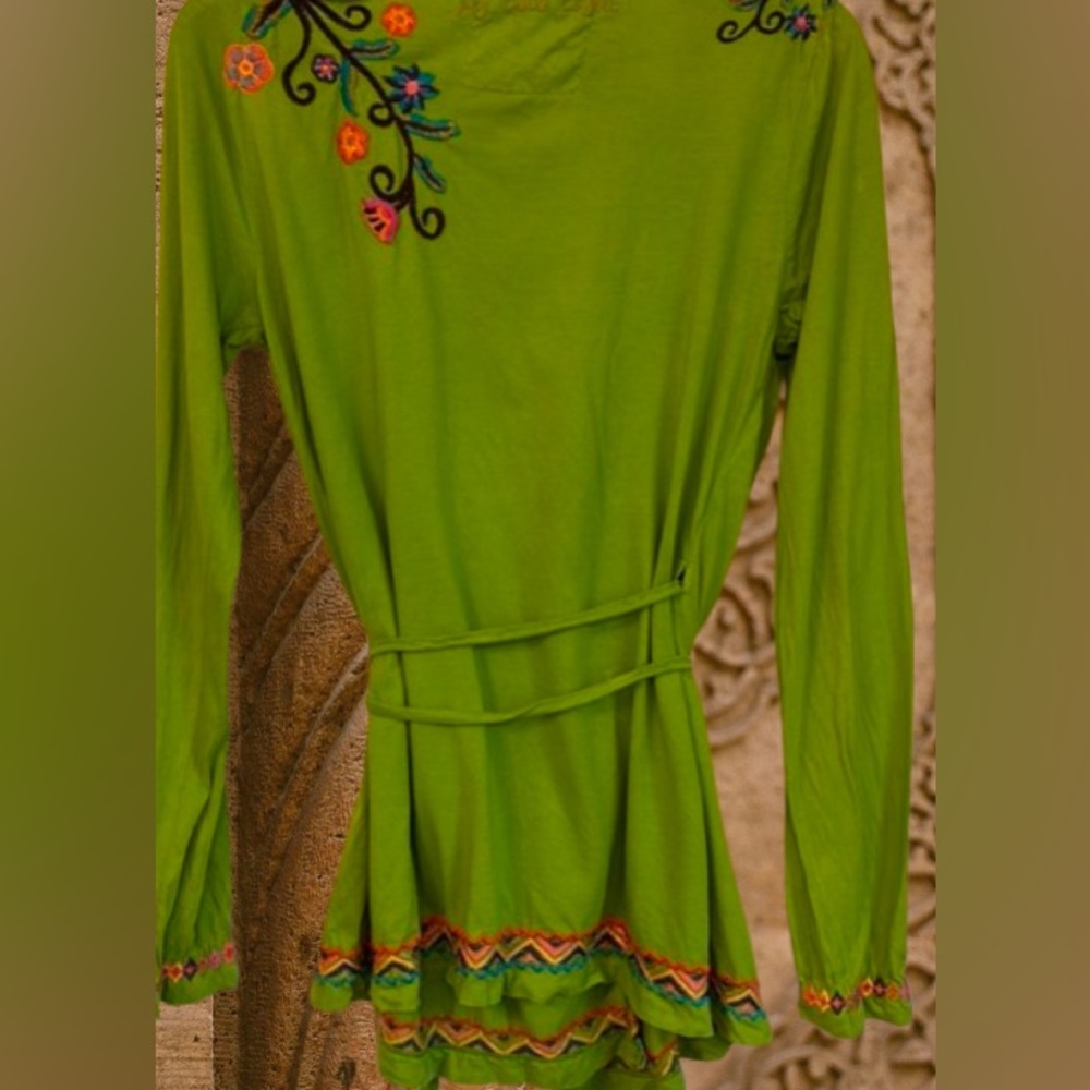 Johnny was wrapp around floral embroidery green top size M - Picture 8 of 9